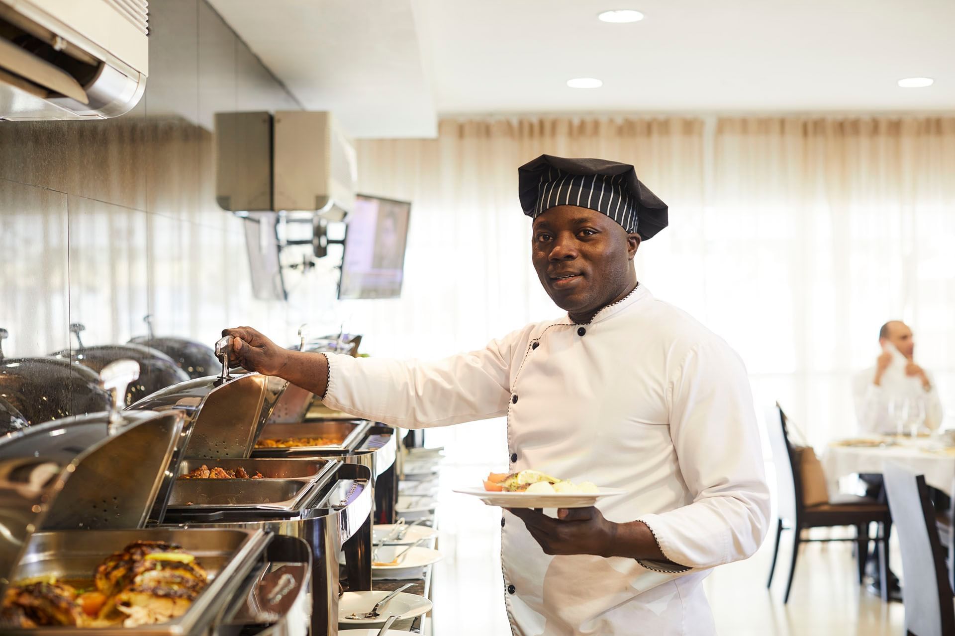 RK Suite Hotel Luanda — Restaurant (2)