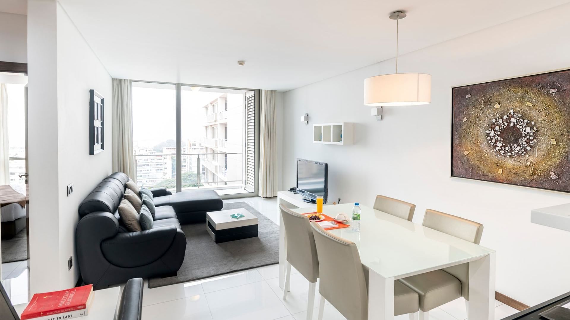 RK Suite Hotel Luanda — Deluxe Suite